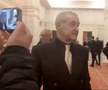 Gigi Becali a luat microfonul unui reporter în Parlamentul României, foto: captură video puterea.ro