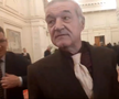 Gigi Becali a luat microfonul unui reporter în Parlamentul României, foto: captură video puterea.ro