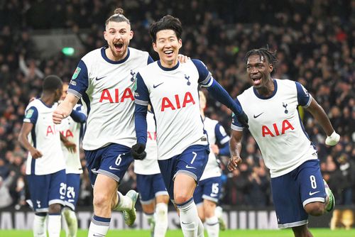 Radu Drăgușin, bucurându-se la golul lui Heung-min Son // foto: Guliver/gettyimages