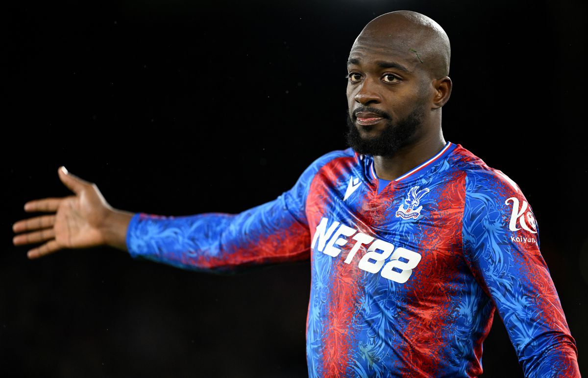 Povestea românului cu un vis grandios: „Vreau tricourile tuturor celor 211 naționale din lume!” » I-a întâlnit pe Man, Budescu și Marius Marin + S-a trezit brusc lângă Mourinho: „Se făcuse întuneric...”