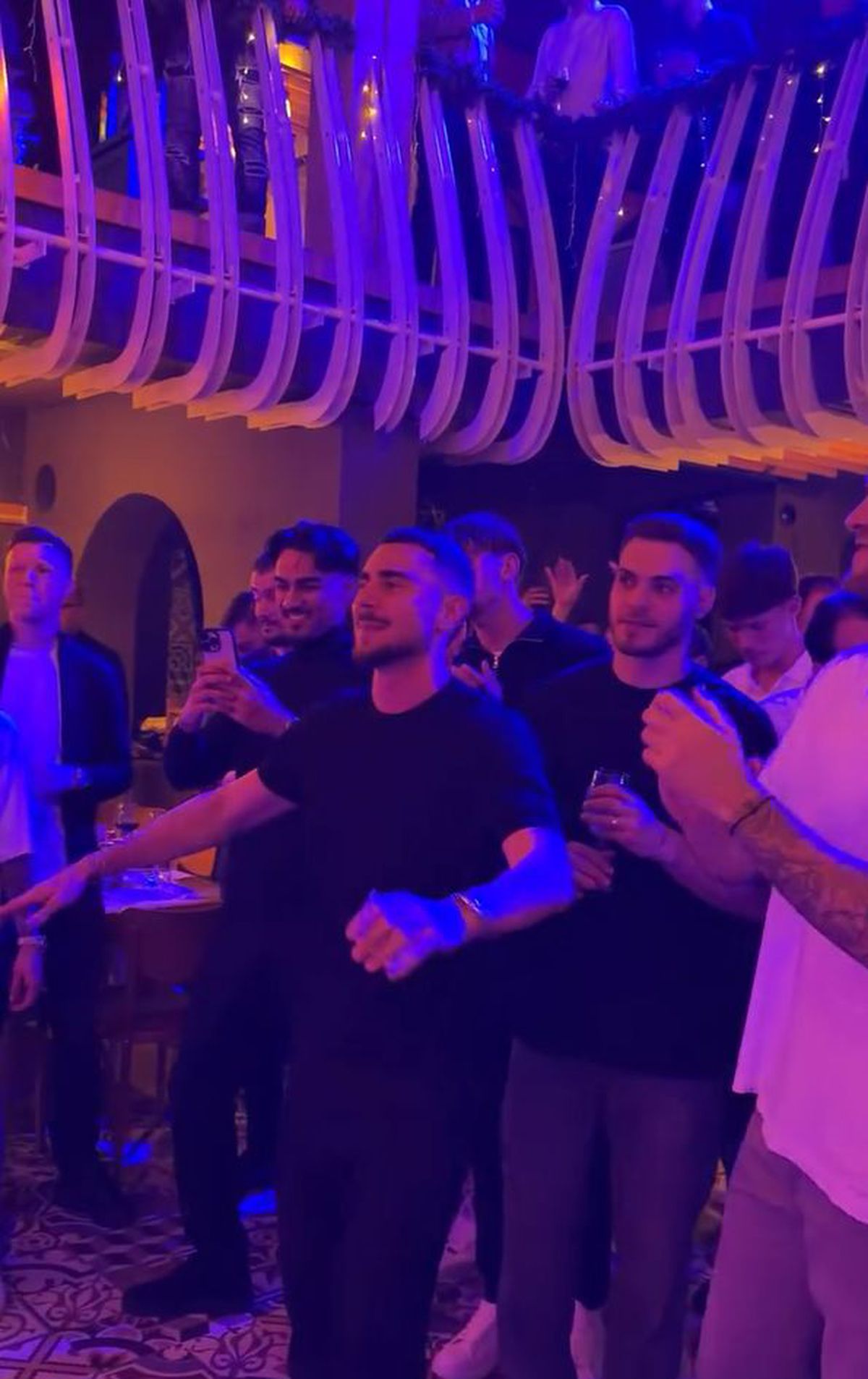 Explicație incredibilă » De ce au mers jucătorii de la Craiova la o petrecere cu manele după drama de la Atena