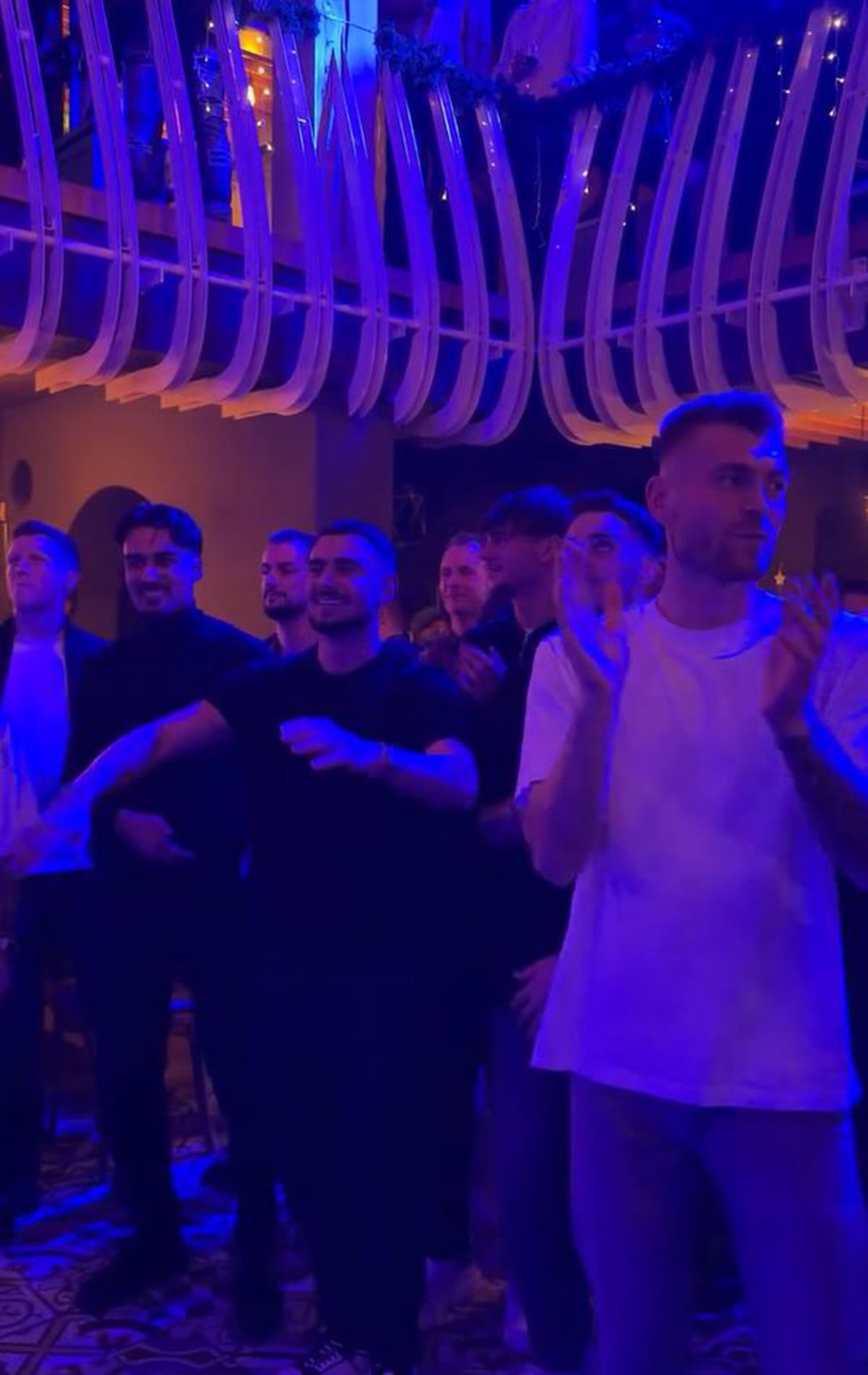 „Made in Oltenia” » Cu Baiaram și Cicâldău în frunte, jucătorii au petrecut cu manele, la o zi după drama de la Atena: „Pentru Cristina, soția mea”