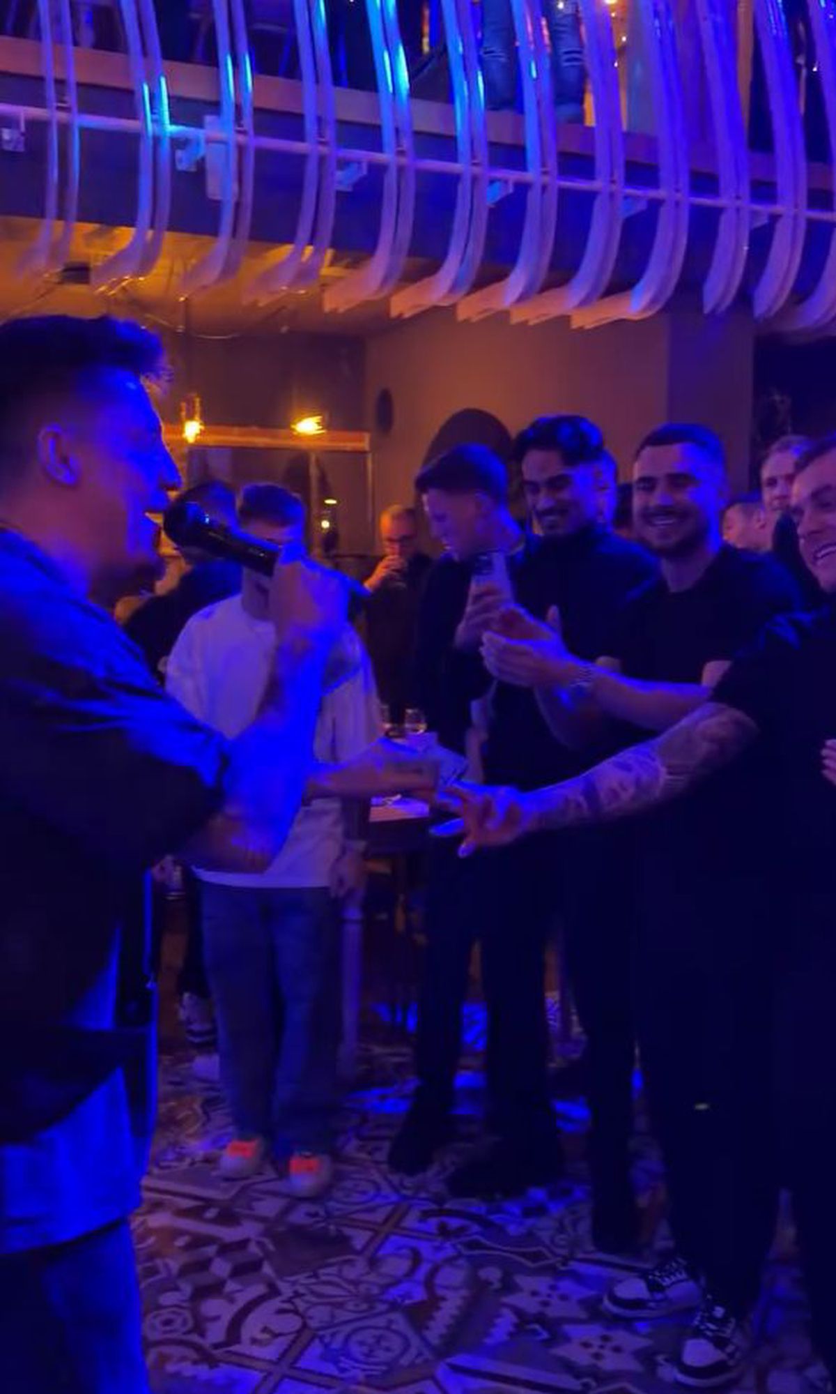 Explicație incredibilă » De ce au mers jucătorii de la Craiova la o petrecere cu manele după drama de la Atena