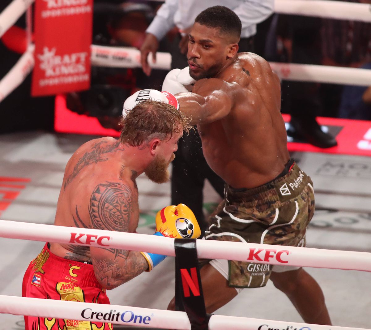 Jake Paul, operat de urgență după KO-ul suferit în fața lui Anthony Joshua: „Timp de șapte zile voi mânca doar cu paiul”