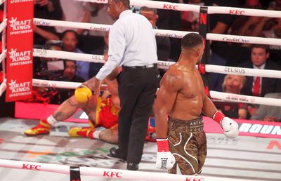 KO în runda 6! Anthony Joshua i-a făcut o fractură dublă de mandibulă lui Jake Paul, în lupta de 200 de milioane $