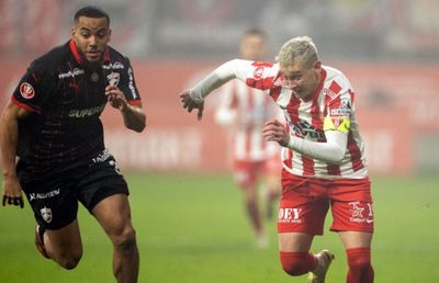 Defensiva lui Dinamo, făcută franjuri de UTA! Fostul câine „a mușcat” și apoi nu a mai putut fi oprit de colegi după gol