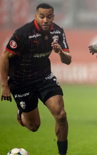 Defensiva lui Dinamo, făcută franjuri de UTA! Fostul câine „a mușcat” și apoi nu a mai putut fi oprit de colegi după gol