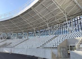 S-a montat gazonul pe cea mai controversată arenă din România » Urmează inaugurarea