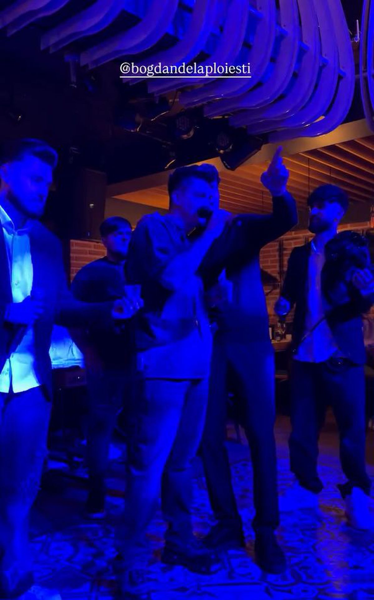 Explicație incredibilă » De ce au mers jucătorii de la Craiova la o petrecere cu manele după drama de la Atena