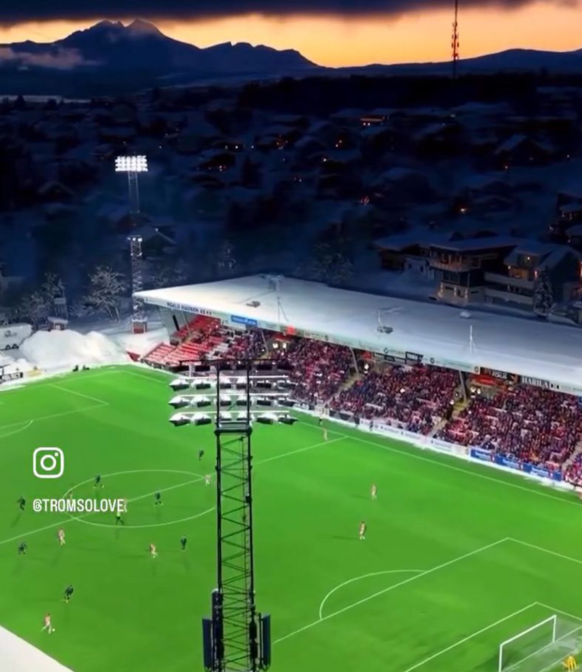 Imagini fabuloase » Își dispută meciurile de acasă pe cel mai pitoresc stadion din Europa!