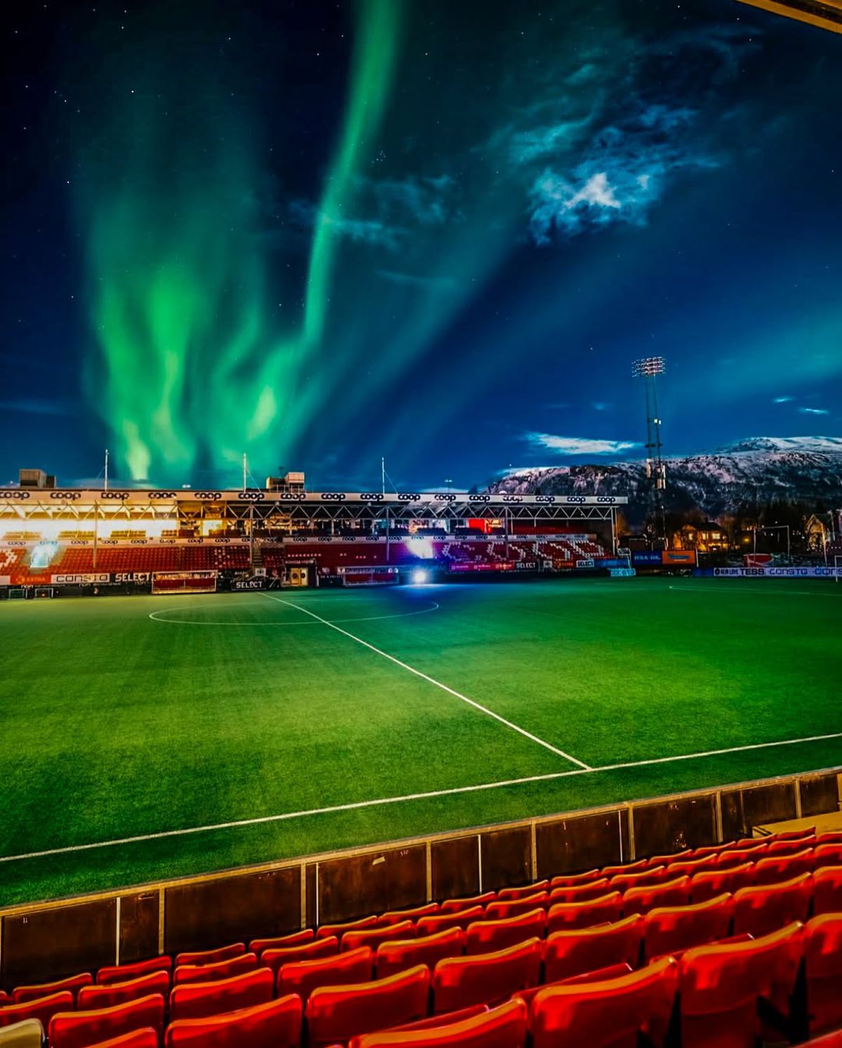 Imagini fabuloase » Își dispută meciurile de acasă pe cel mai pitoresc stadion din Europa!