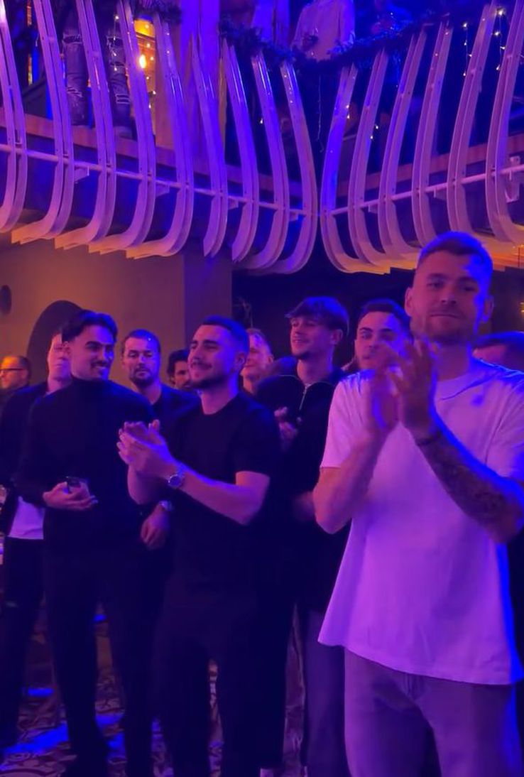 Petrecere Universitatea Craiova după eliminarea din Conference League // FOTO: Instagram