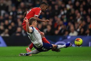 Deschidere de scor și accidentare la aceeași fază în Tottenham - Liverpool » Radu Drăgușin a revenit după 11 luni