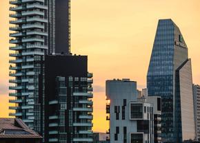 Iată unde locuiește Zlatan Ibrahimovic în Milano: penthouse de 5 milioane de euro la etajul 34, piscină interioară, mobilier de la designeri faimoși + Ce cartier de lux a ales Cristi Chivu