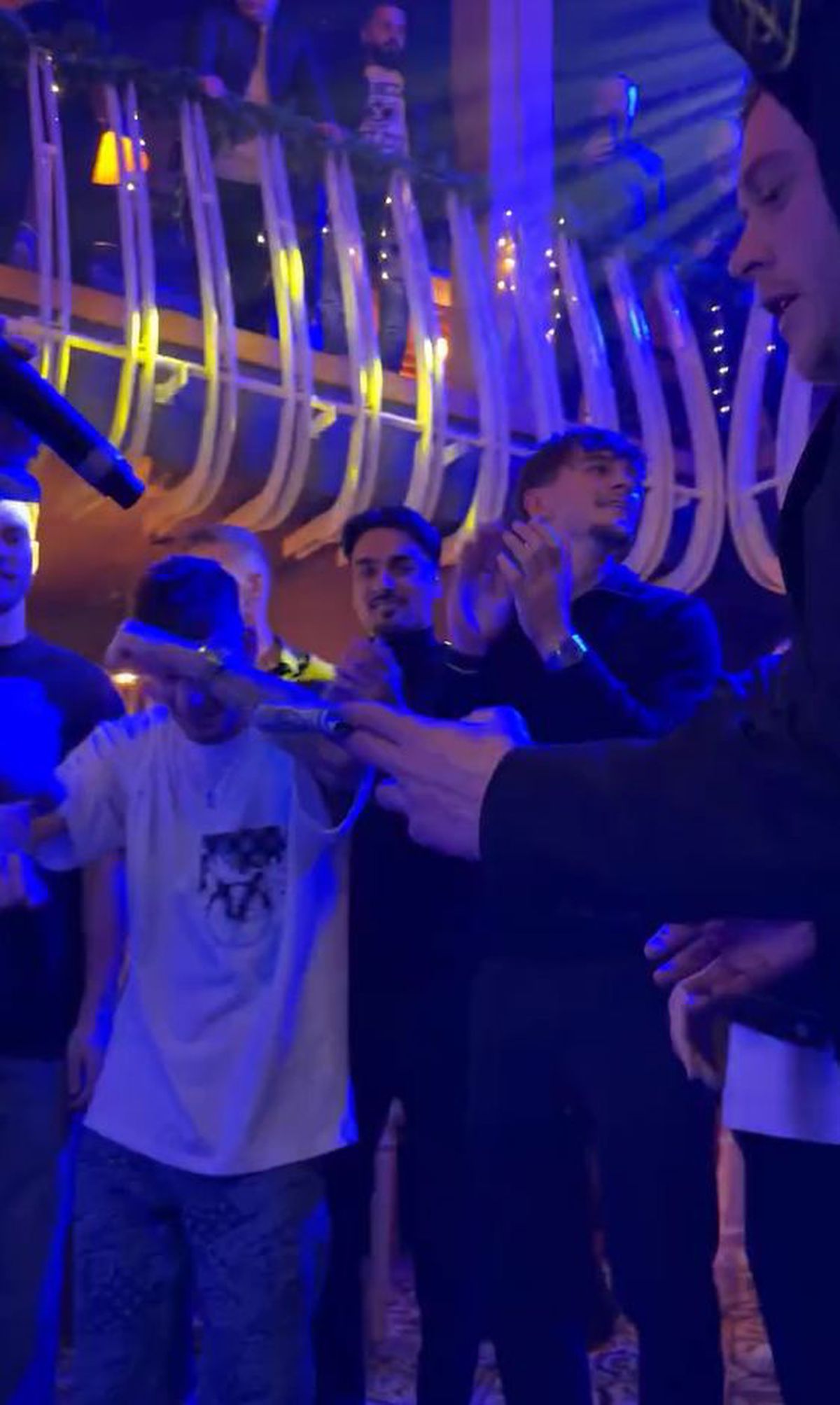 „Made in Oltenia” » Cu Baiaram și Cicâldău în frunte, jucătorii au petrecut cu manele, la o zi după drama de la Atena: „Pentru Cristina, soția mea”