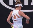 SIMONA HALEP LA AUSTRALIAN OPEN // Simona Halep, căzătură puternică în primul set cu Brady! A cerut intervenția medicului și acuză dureri în meci
