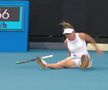 SIMONA HALEP LA AUSTRALIAN OPEN // Simona Halep, căzătură puternică în primul set cu Brady! A cerut intervenția medicului și acuză dureri în meci