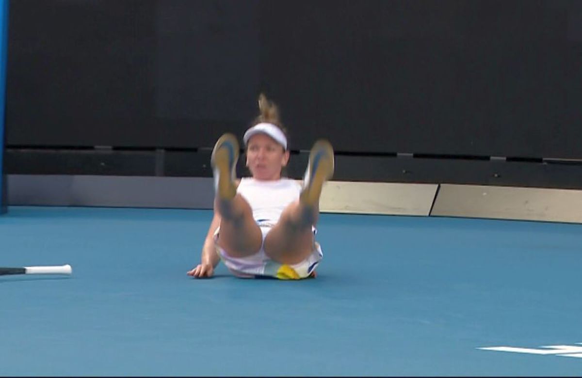 SIMONA HALEP LA AUSTRALIAN OPEN // Simona Halep, căzătură puternică în primul set cu Brady! A cerut intervenția medicului și acuză dureri în meci