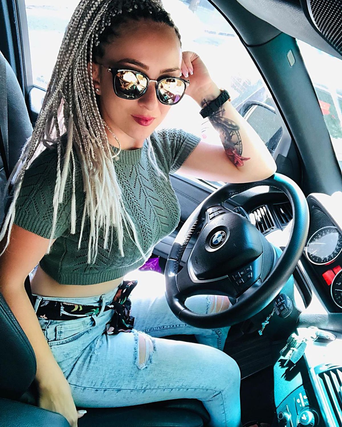 FOTO O româncă face senzație pe TikTok! E șoferiță de TIR și are 320.000 de fani: „Nu contează înălțimea”