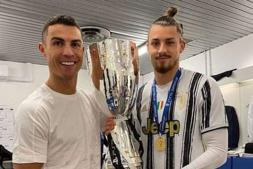 Radu Drăgușin a câștigat primul trofeu cu Juventus: Supercupa Italiei. La finalul meciului s-a pozat cu Ronaldo și trofeul mult dorit