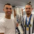 Radu Drăgușin a câștigat primul trofeu cu Juventus: Supercupa Italiei. La finalul meciului s-a pozat cu Ronaldo și trofeul mult dorit