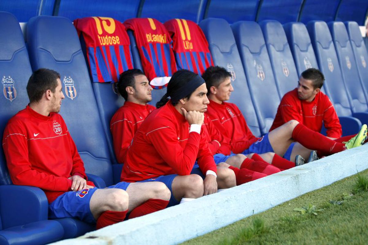 EXCLUSIV Cum a șocat vestiarul FCSB fostul fotbalist de 1,75 de milioane al lui Becali: „Mereu făcea așa după duș. Doi litri de cremă, o ducea la extrem”