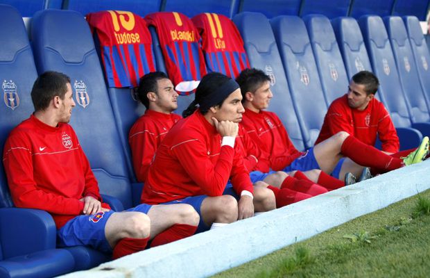 EXCLUSIV Cum a șocat vestiarul FCSB fostul fotbalist de 1,75 de milioane al lui Becali: „Mereu făcea așa după duș. Doi litri de cremă, o ducea la extrem”