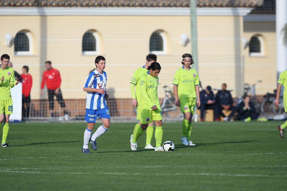 EXCLUSIV Cum a șocat vestiarul FCSB fostul fotbalist de 1,75 de milioane al lui Becali: „Mereu făcea așa după duș. Doi litri de cremă, o ducea la extrem”