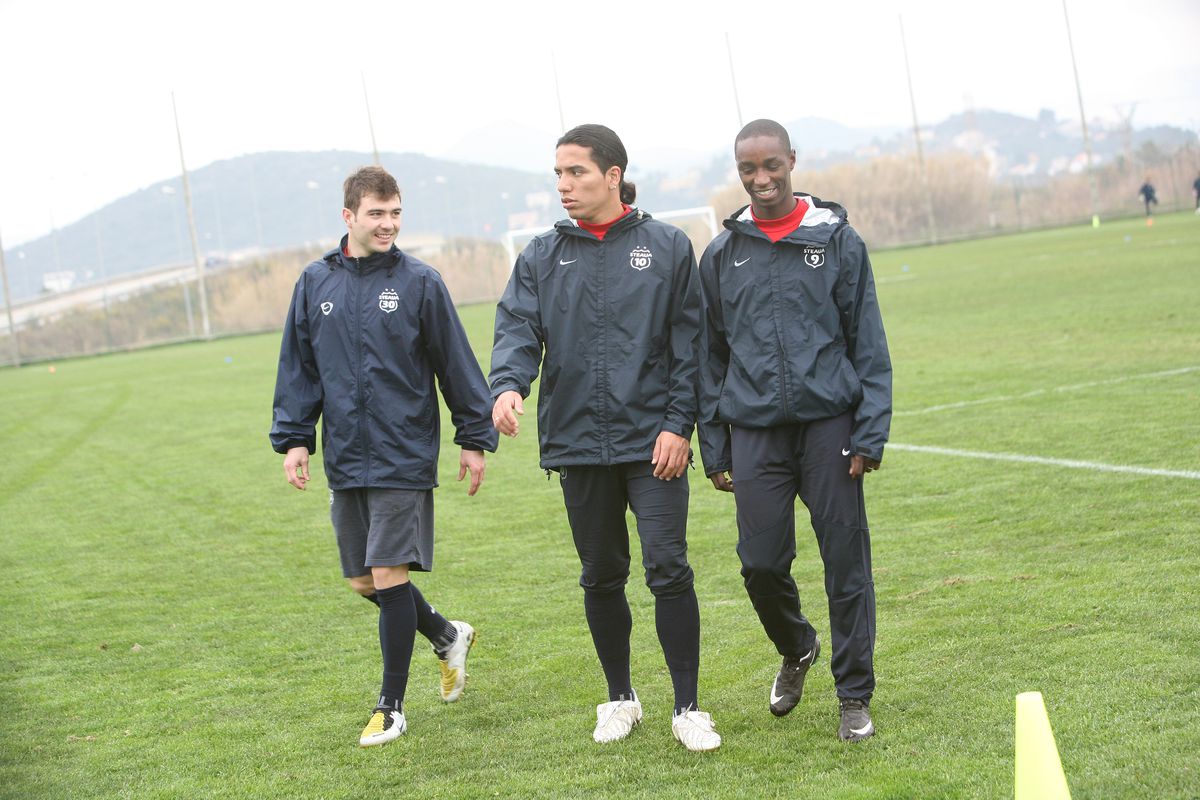 EXCLUSIV Cum a șocat vestiarul FCSB fostul fotbalist de 1,75 de milioane al lui Becali: „Mereu făcea așa după duș. Doi litri de cremă, o ducea la extrem”