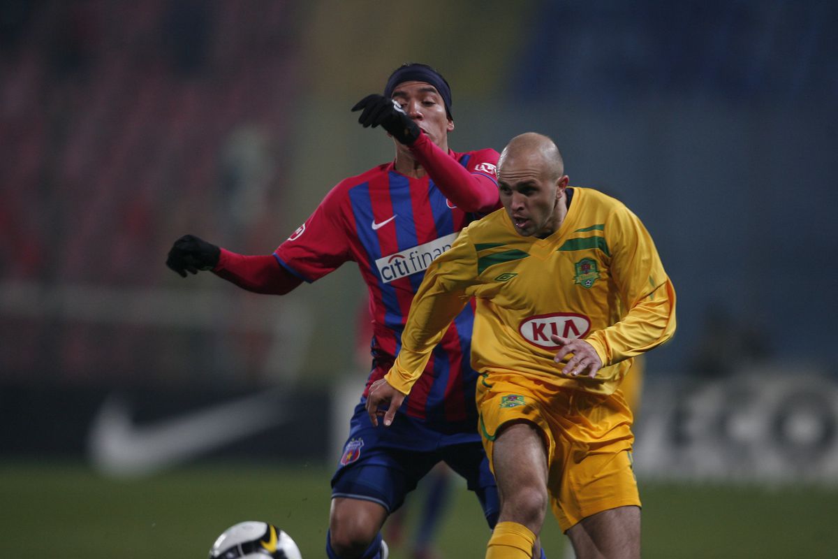 EXCLUSIV Cum a șocat vestiarul FCSB fostul fotbalist de 1,75 de milioane al lui Becali: „Mereu făcea așa după duș. Doi litri de cremă, o ducea la extrem”