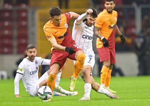 „Torrent, ca Hagi!” » Înfrângerile în serie și transferurile lui Moruțan și Cicâldău produc revoltă la Galatasaray