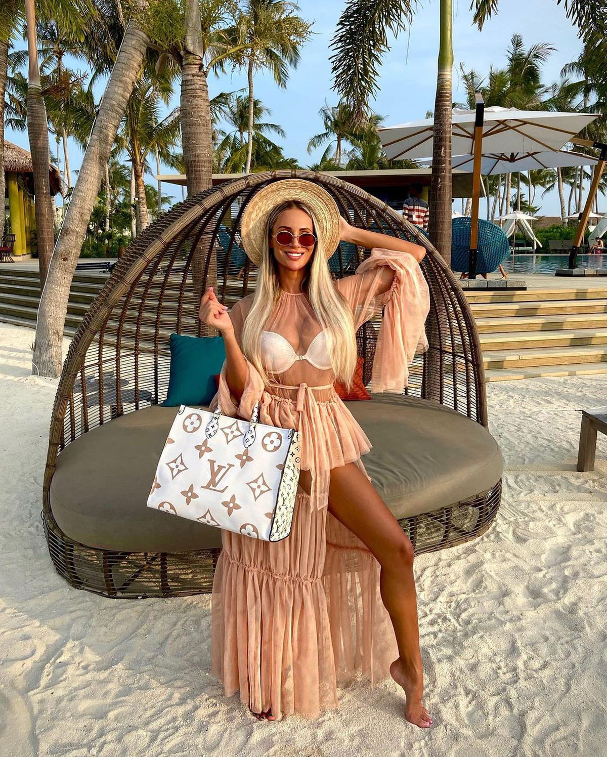 Marouane Fellaini, fostul mijlocaș al lui Manchester United, şi-a dus iubita într-o vacanţă de vis! „Să sărbătorim!”