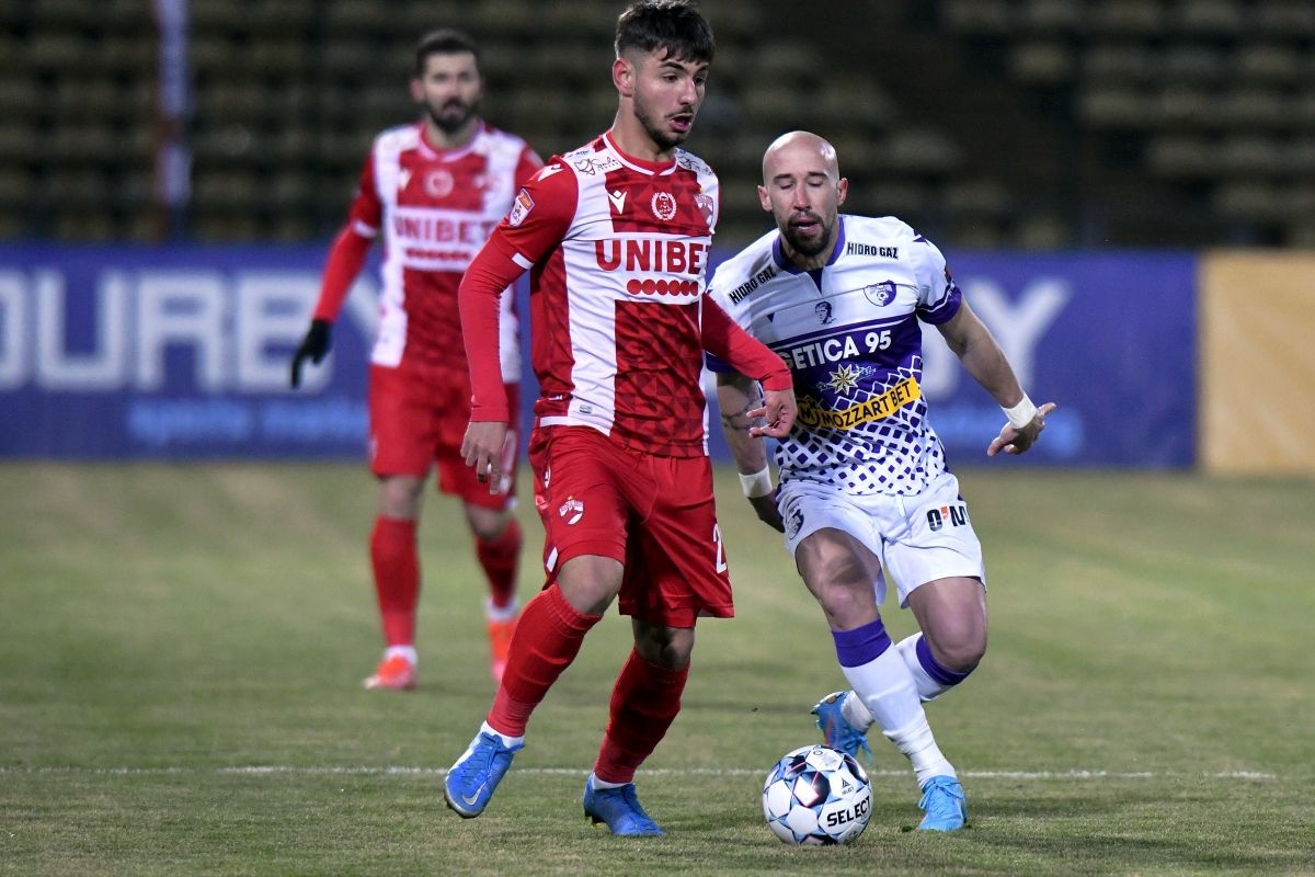 „Câinii”, ironizați la Pitești: „Cât timp cooperativa funcționează, Dinamo nu retrogradează!”