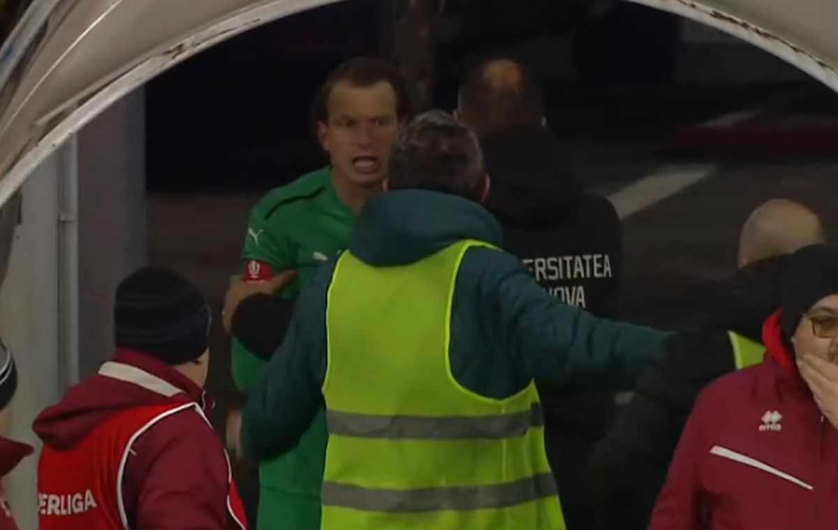 Scandal monstru după Botoșani - CSU Craiova » Arlauskis a făcut o criză de nervi și a fost cu greu ținut să nu sară la bătaie!