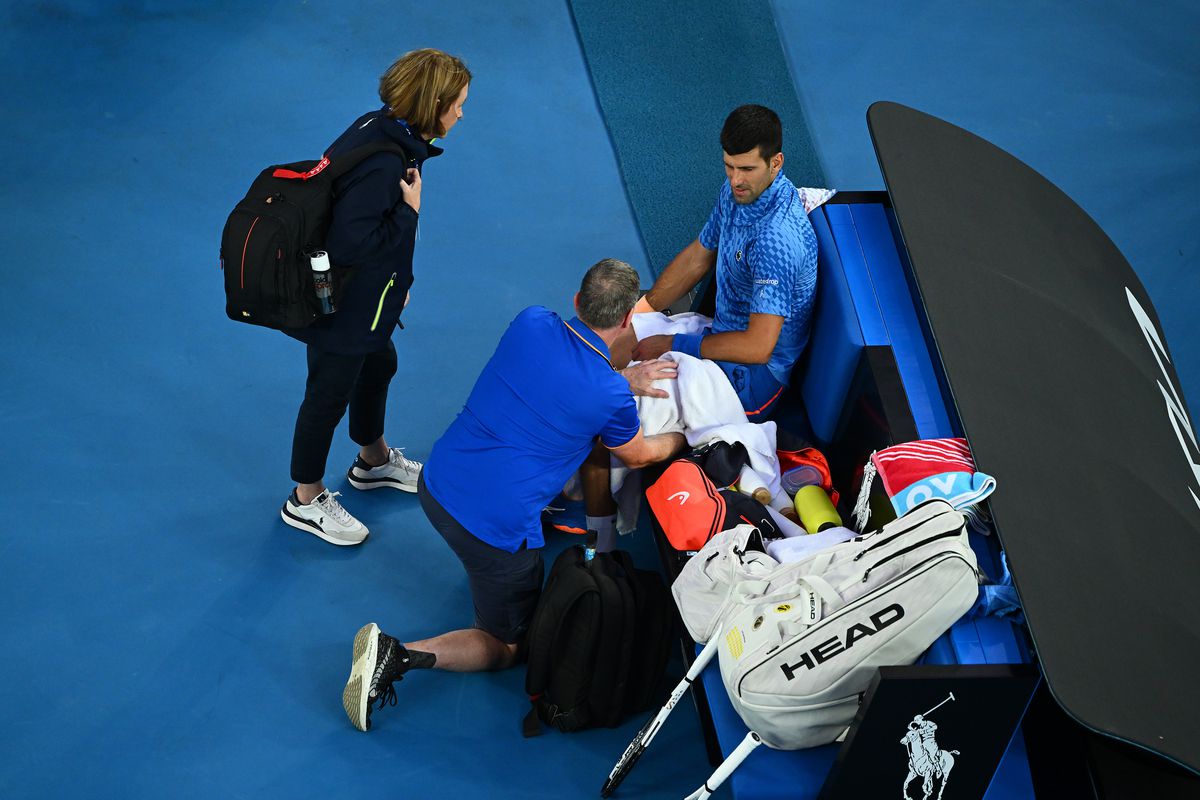 A cedat în conferință! Novak Djokovic a izbucnit la Australian Open: „De ce doar accidentările mele sunt puse la îndoială?”
