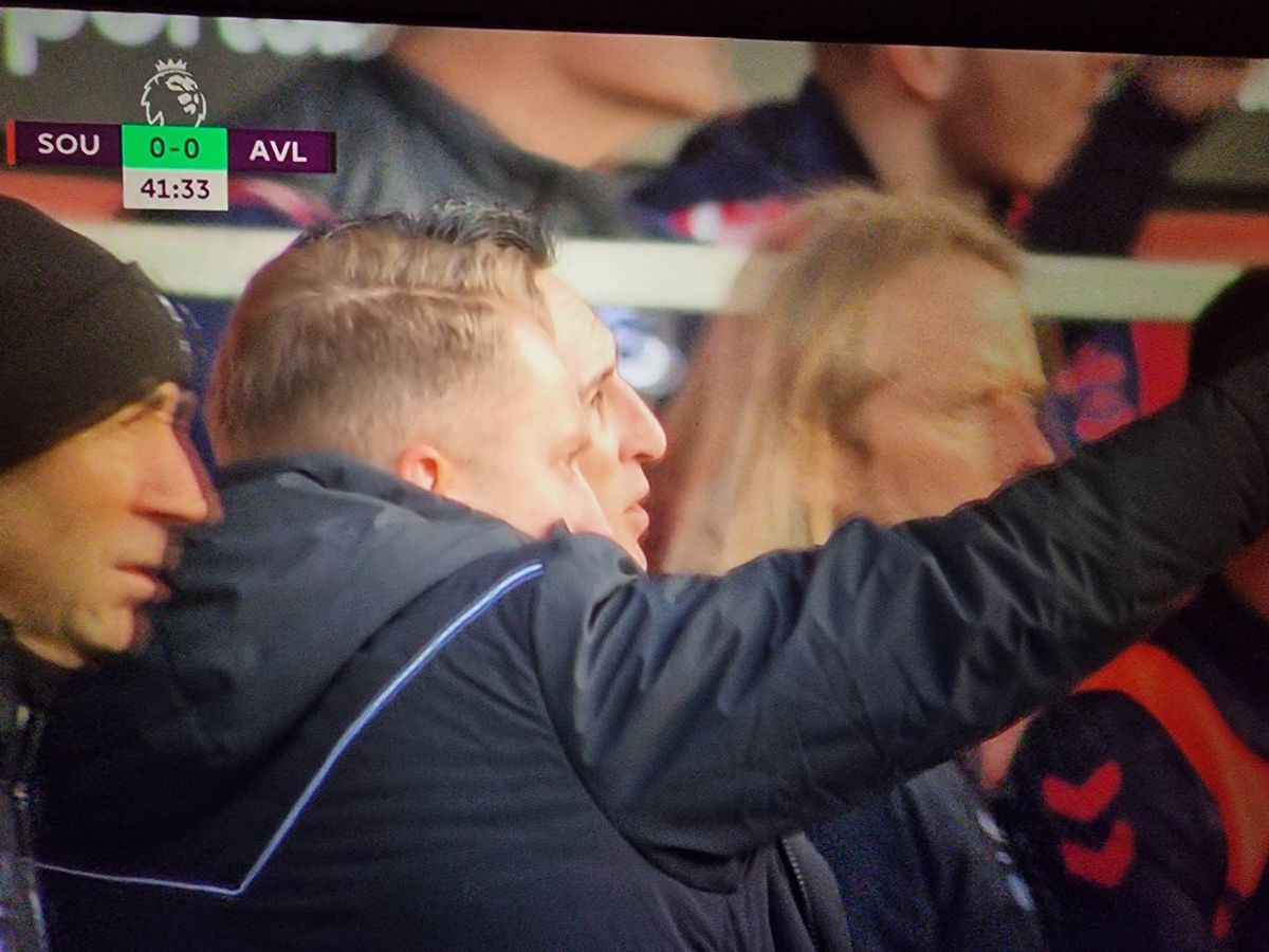 Imagini SF în Anglia » Meci de Premier League, întrerupt timp de 10 minute: „Din motive de siguranță”