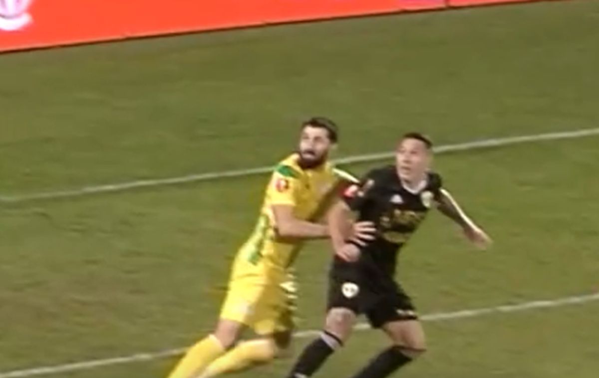 „Dacă nici ăsta nu e penalty...” » Decizie de neînțeles la Mioveni: nici reluările nu l-au convins!