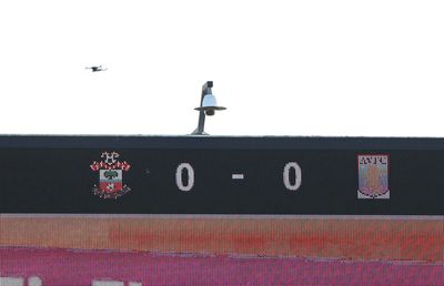 Imagini SF în Anglia » Meci de Premier League, întrerupt timp de 10 minute: „Din motive de siguranță”