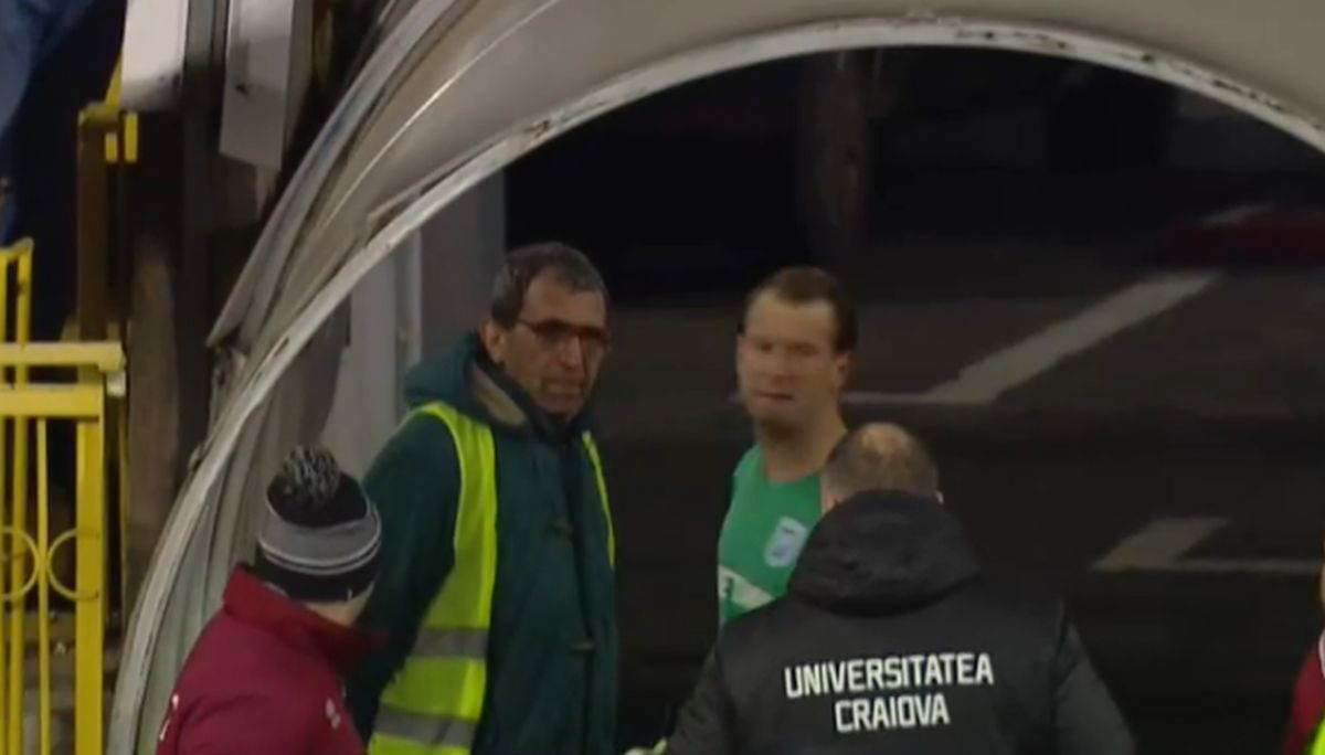 Scandal monstru după Botoșani - CSU Craiova » Arlauskis a făcut o criză de nervi și a fost cu greu ținut să nu sară la bătaie!