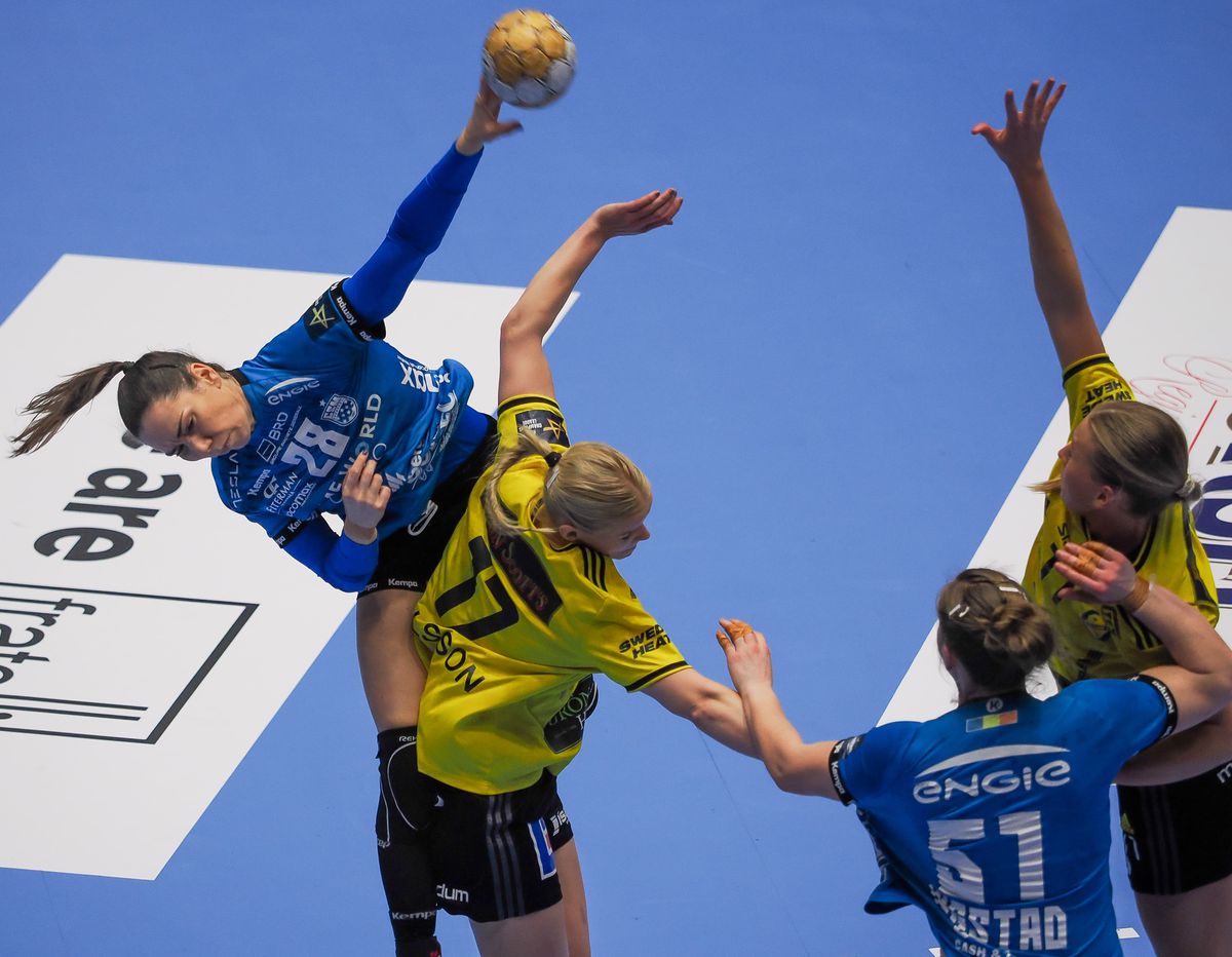 CSM București - Savehof » Victorie fără emoții pentru „Tigroaice”