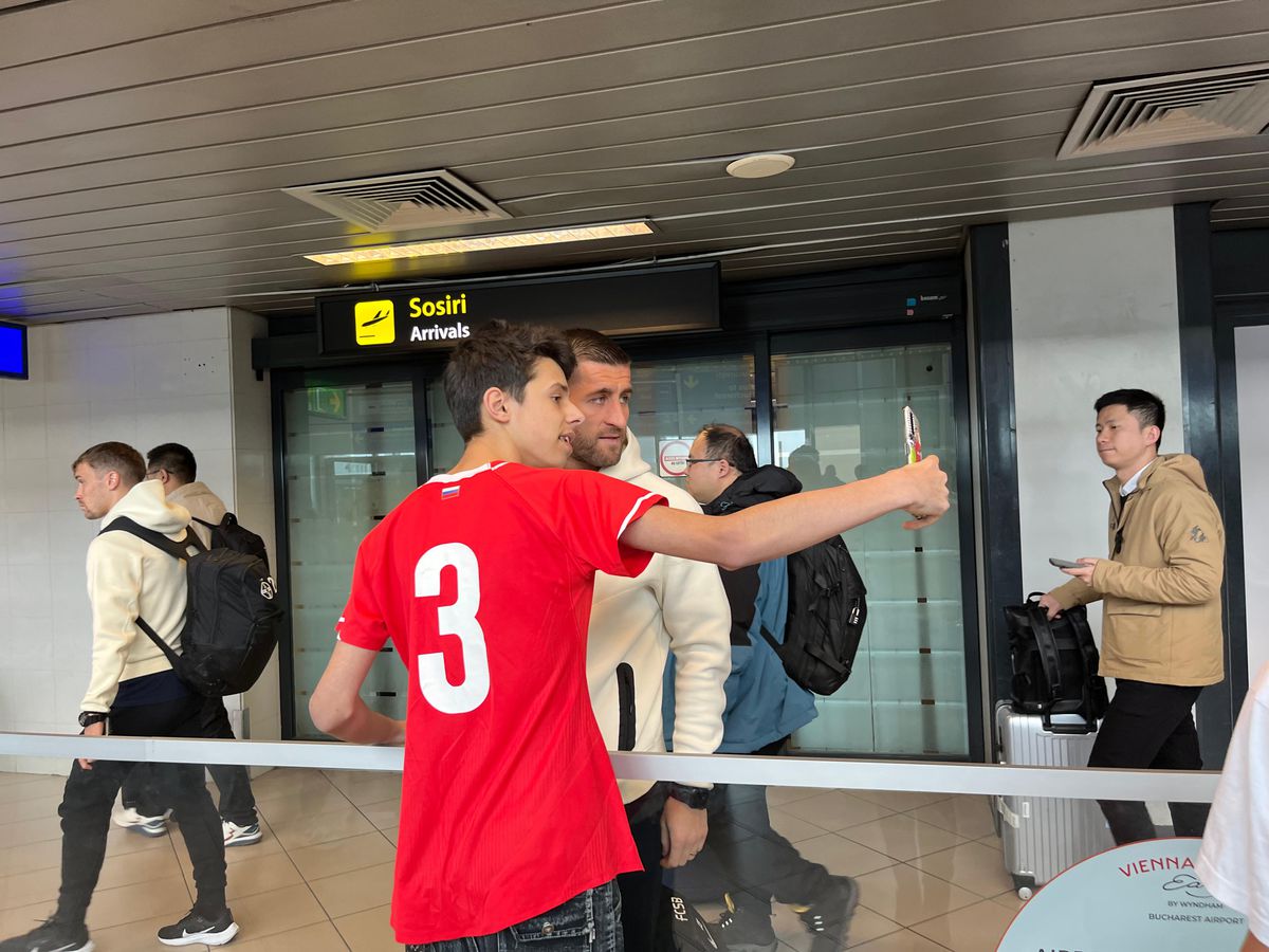 FCSB a revenit în țară » Jucătorii, așteptați de partenere la aeroport