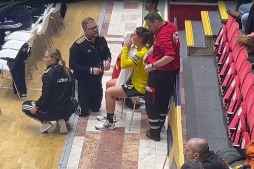 Laura Jensen (24 de ani), handbalista celor de la Savehof, a ieșit cu nasul spart din meciul cu CSM București.