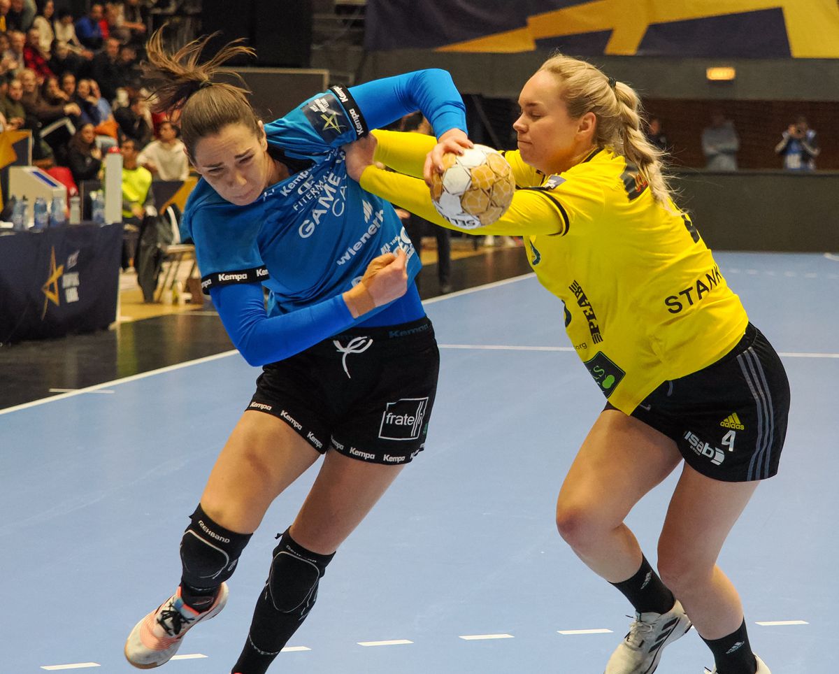 CSM București - Savehof » Victorie fără emoții pentru „Tigroaice”