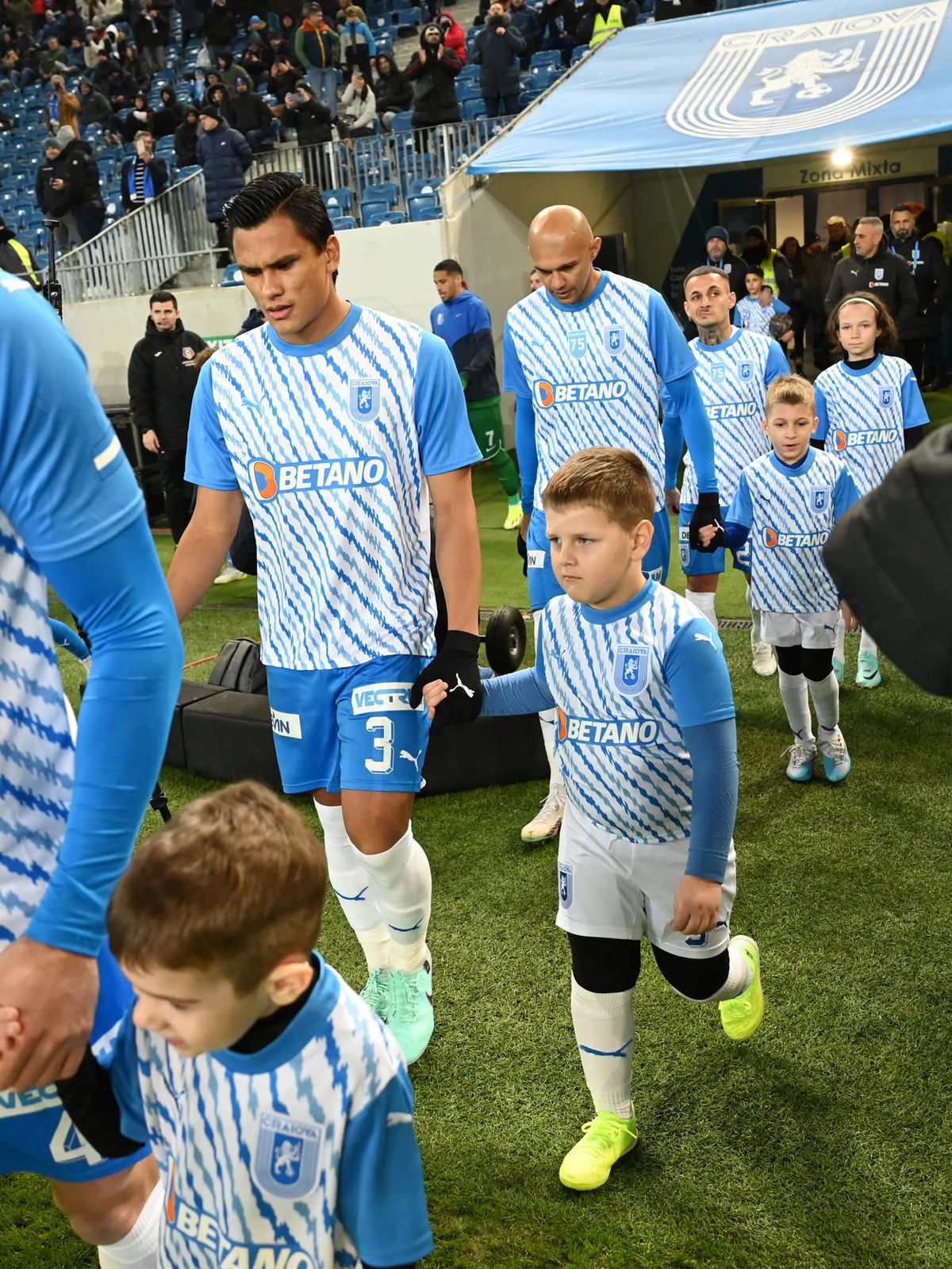 Gică Hagi a avut un remarcat-surpriză după Craiova - Farul: „Joacă 3 posturi, în apărare, la mijloc și în atac”