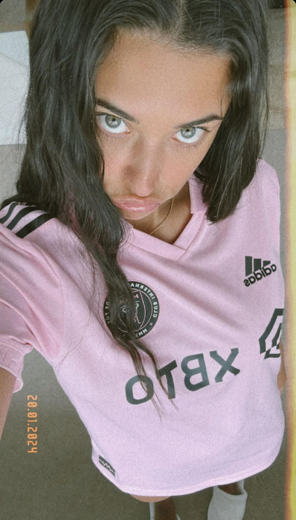 Antonia și-a surprins fanii » În tricoul cărei echipe de fotbal s-a fotografiat artista: „Nu fiți agresivi!”