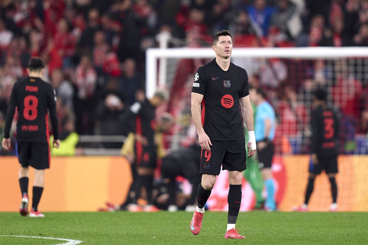 Moment curios la Liverpool » Arne Slot și-a început conferința lăudând arbitrul care a stârnit un imens scandal în Benfica - Barcelona: „De când lucrez în fotbal...”