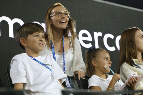 Jelena Djokovic, soția lui Novak, alături de Stefan și Tara/Foto: Getty Images