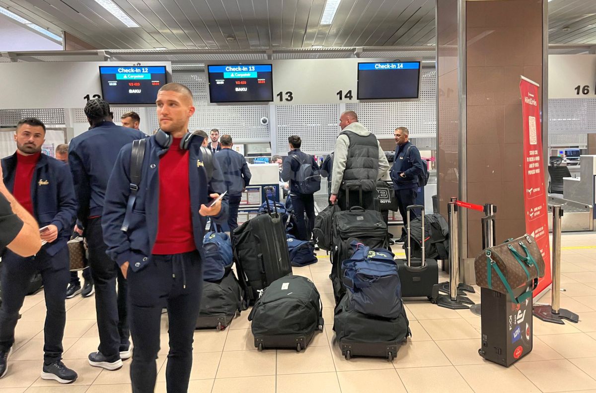 FCSB, deplasare de 3.000 km! Imagini de la plecarea campioanei în Azerbaidjan » Titularul anunțat de Becali, absent