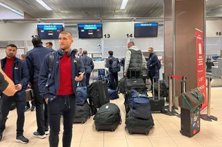 FCSB, deplasare de 3.000 km! Imagini de la plecarea campioanei în Azerbaidjan » Titularul anunțat de Becali, absent