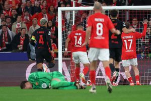 Benfica - Barcelona, în etapa 7 din Liga Campionilor » Noapte îngrozitoare pentru Szczesny! A doua gafă în prima repriză